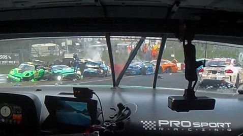 Един загинал в квалификационното състезание за „24 часа на „Нюрбургринг“