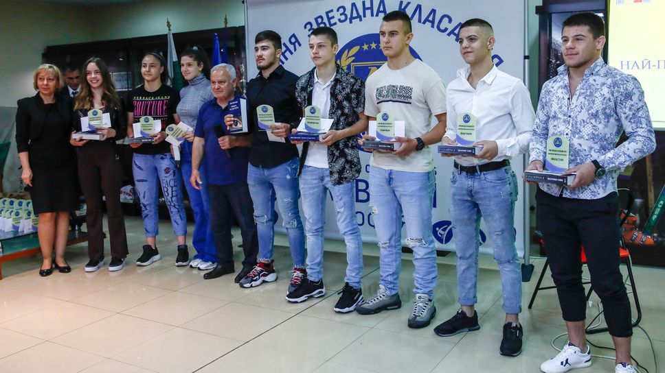 Зам.-министър Иванова награди големите победители в “Синя звездна класация 2021”