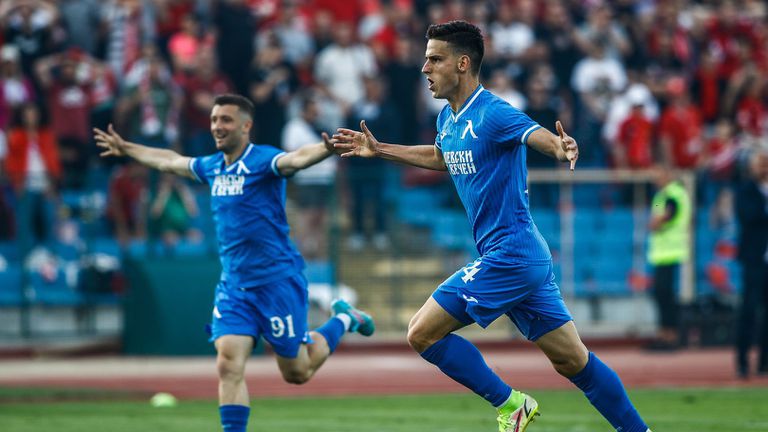  Жена даде 8 бона за фланелката на Илиян Стефанов 