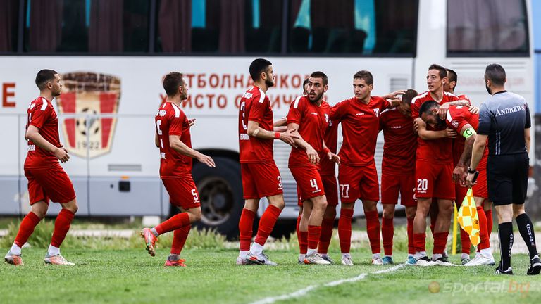 Чавдар Етрополе се раздели с крилото Валентин Валентинов съобщава Football24 Той