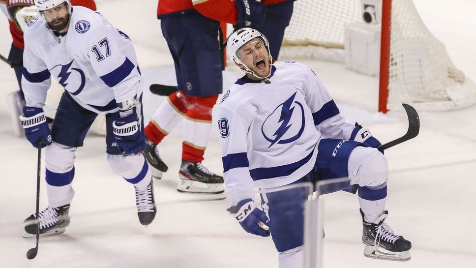 Шампионът Тампа Бей поведе в серията за купа "Стенли" срещу победителя от редовния сезон Флорида