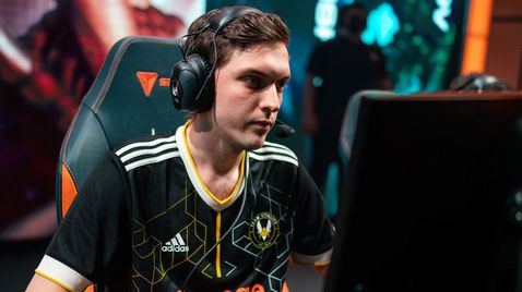 Звезда в League of Legends загатна за интересен трансфер