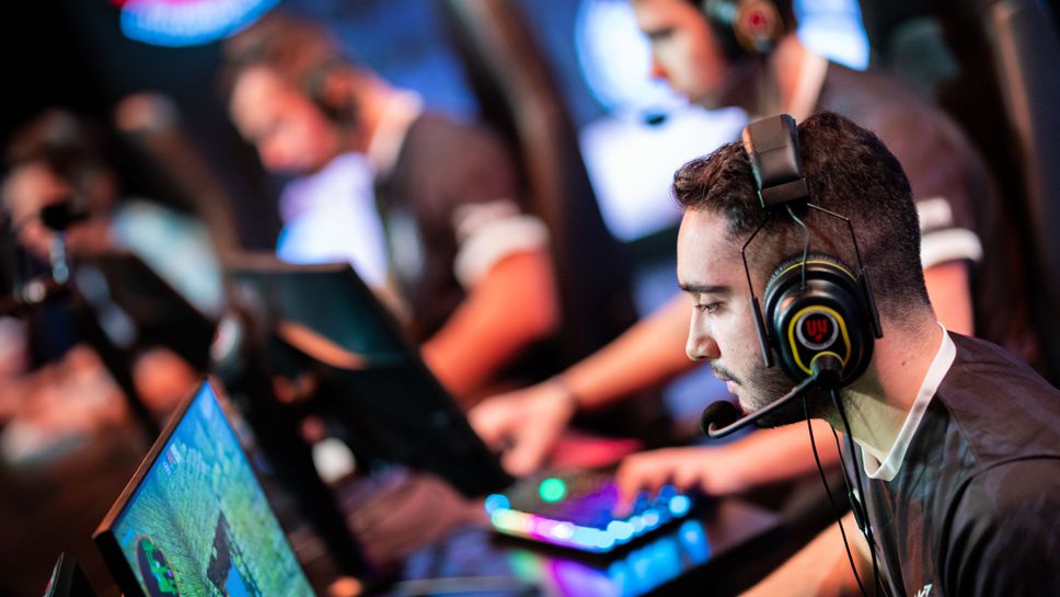 Оспорван мач не успя да класира 500 в Gamers8 в дебюта на REDS7AR