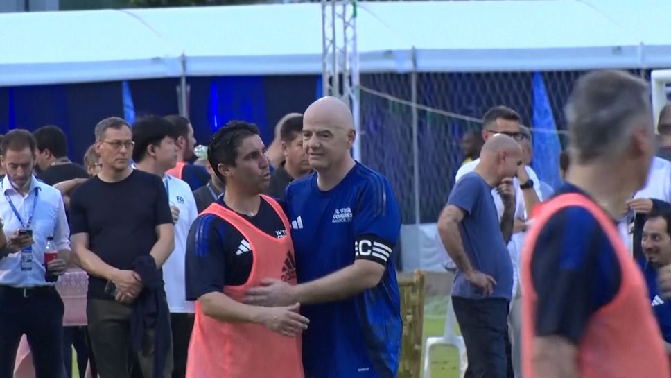 Георги Иванов се включи в демонстративен мач с президентите на ФИФА и УЕФА