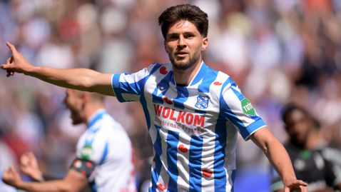  Християн Петров вкара гол на Пламен Андреев в дебюта на вратаря за Фейенорд 