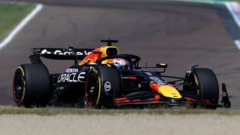  Верстапен чака да се бори с Мерцедес за място на подиума 