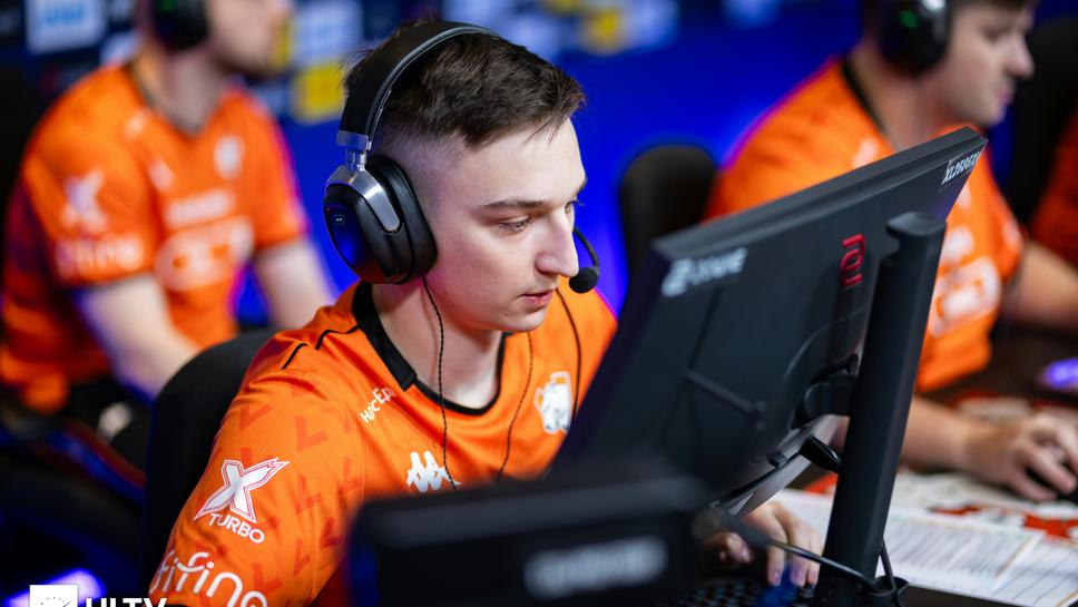 Virtus.Pro удължава наема на Петър "fame" Болишев