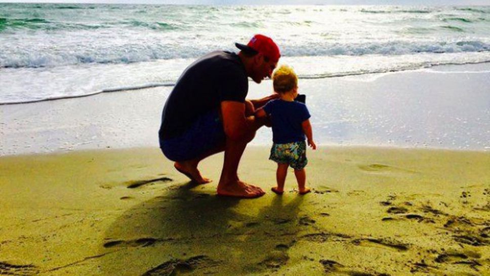 Семейна идилия: Владимир Кличко с дъщеря си на плажа