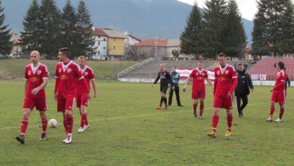Трима футболисти от Банско отсъстват от заниманията на отбора