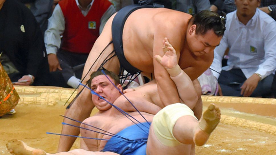 Аоияма отстъпи на великия шампион Харумафуджи