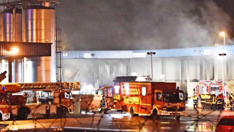 80 пожарни коли спасиха "Алианц Арена"