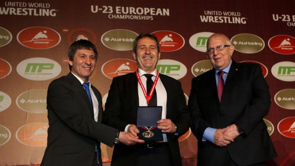Белчо Горанов със златен почетен медал от борбата