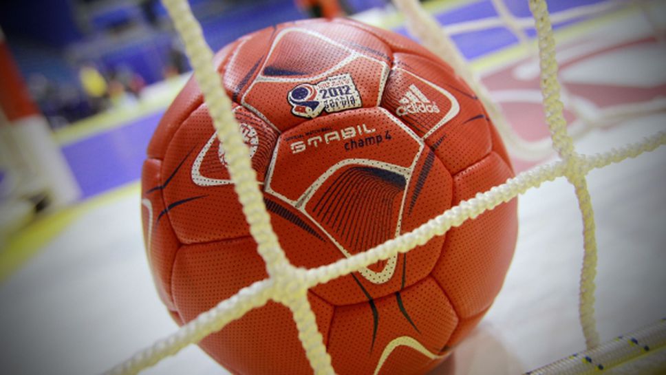 Хандбален сблъсък на живо в Sportal.bg в неделя