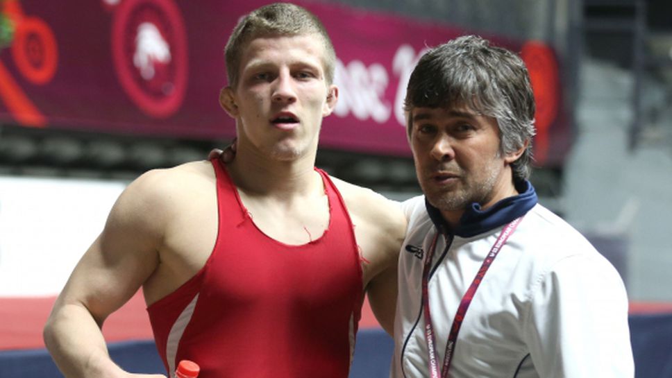 Наш борец ще атакува титлата, друг излиза за бронза (СНИМКИ)