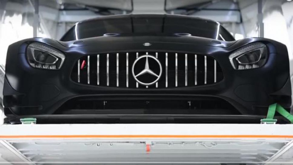 Дяволски красивият Mercedes AMG GT3 се появи във видео