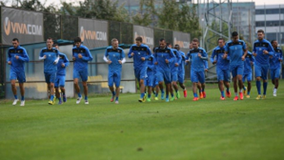 Футболистите на Левски с вечерна тренировка