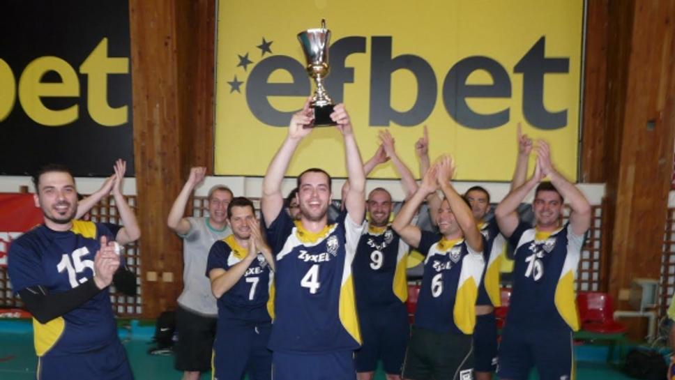 Каска с лампа спечели Купата на лигата във Volley Mania
