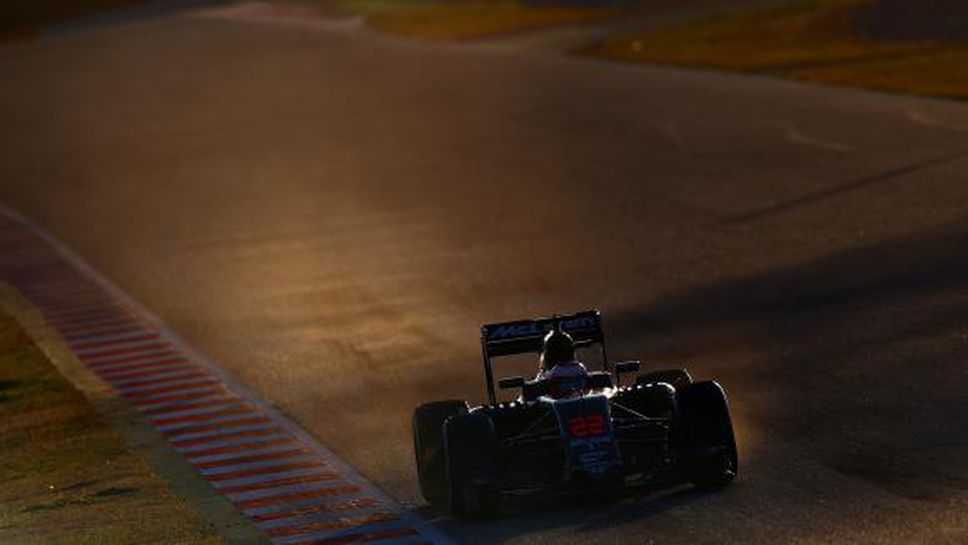 Бътън: По-добре пилотите да карат с едно затворено око