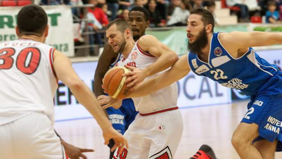 Павел Маринов с 10 точки при загуба на Динамо (Букурещ)