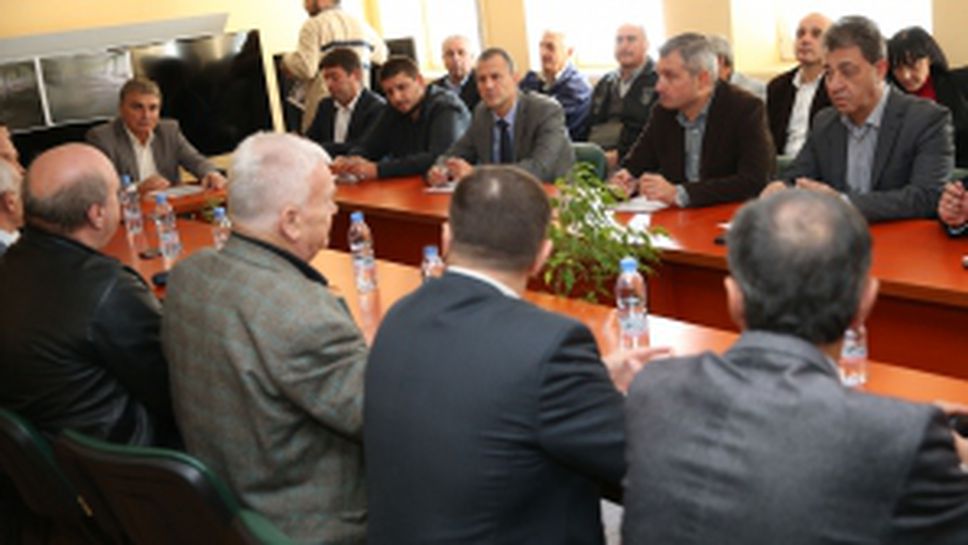 Кандидат кметовете за София се срещнаха с представители на спортните клубове в града