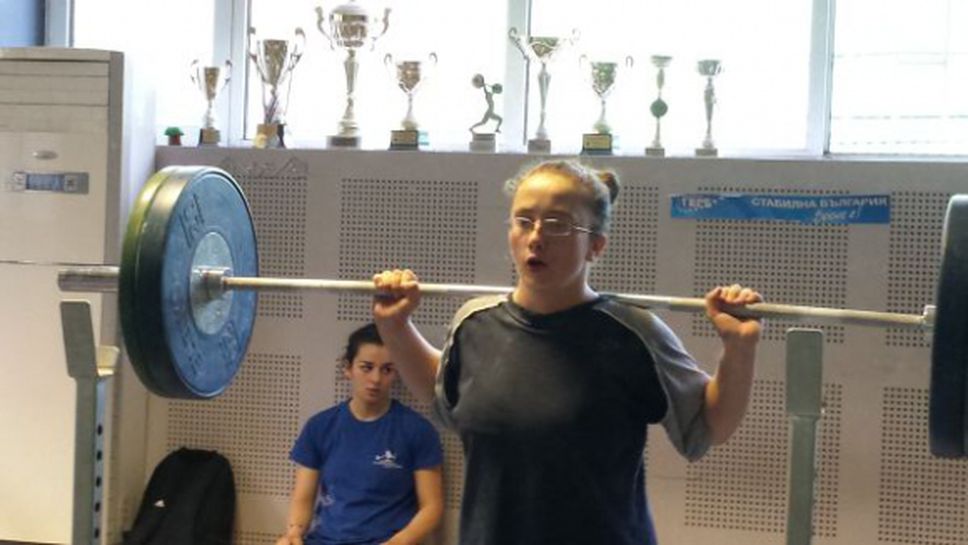 Нови две призови места за българите на европейското по вдигане на тежести