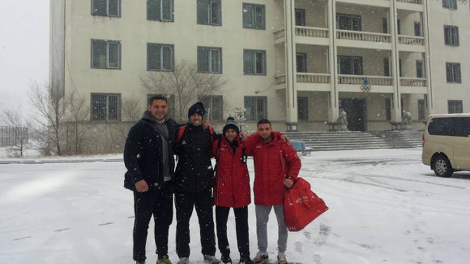 Сняг посрещна българските борци в Монголия