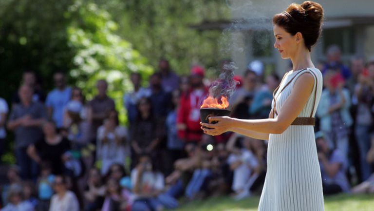 Олимпийският огън за Рио пламна в Древна Олимпия (видео)