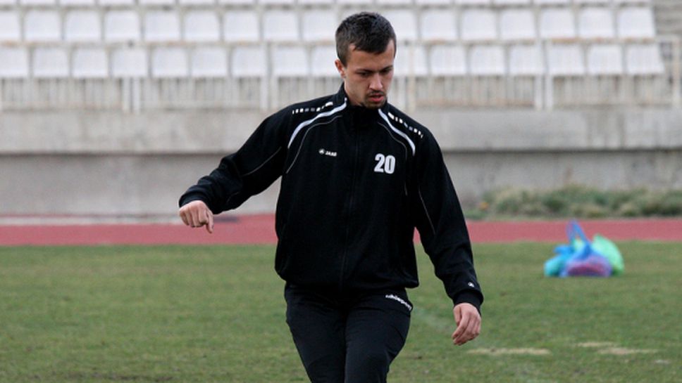 Вратар на 15 години започна с първия отбор на Черно море