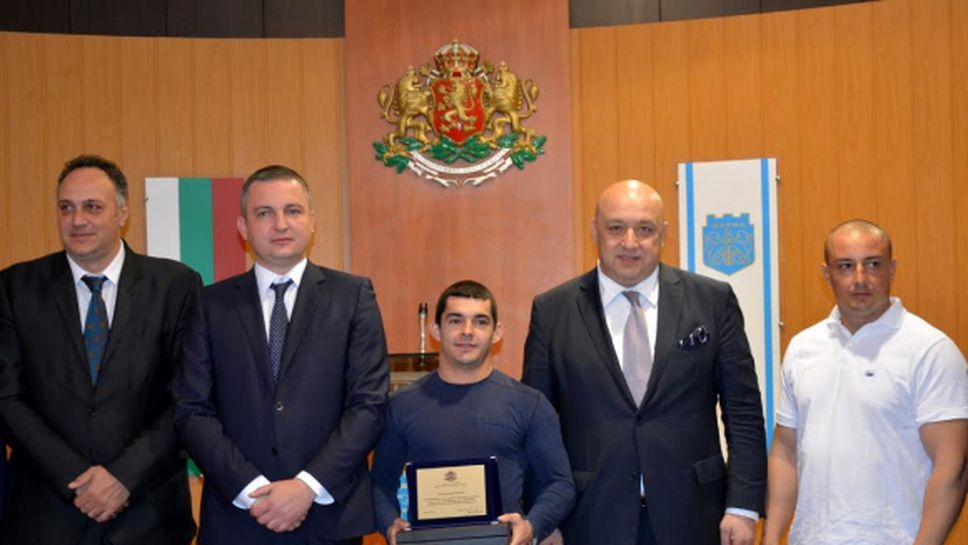 Кралев: Бронзовият медал на Владо Урумов е началото на нов възход за щангите