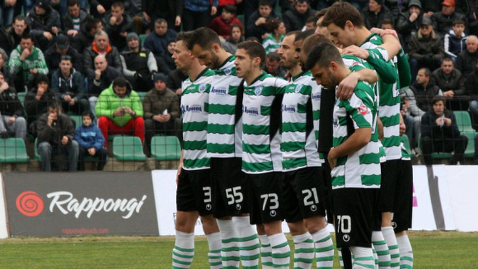 Черно море потегли с 19 футболисти за мача с Левски