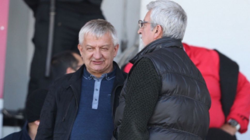 Крушарски преговаря с играчите за нови договори след края на шампионата