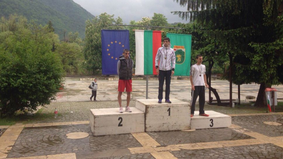 Михайлова и Николов шампиони на планинско бягане