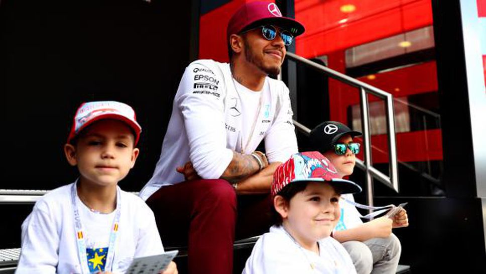 Хамилтън: Не бих постъпил като Ред Бул, младите пилоти имат нужда от време