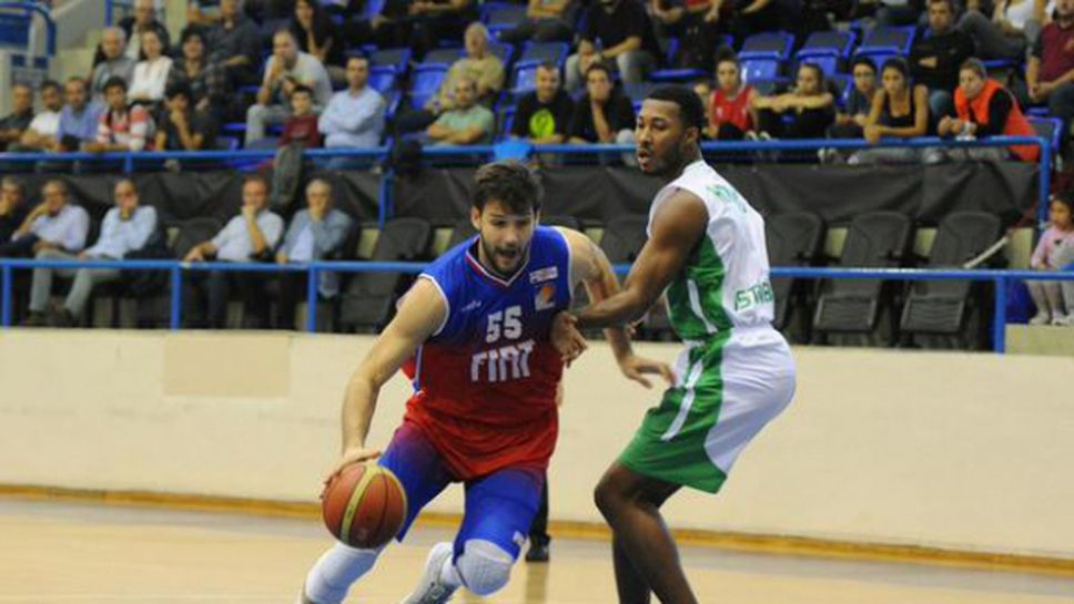 Калоян Иванов с 13 точки при победа на Тофаш в първенството на Турция