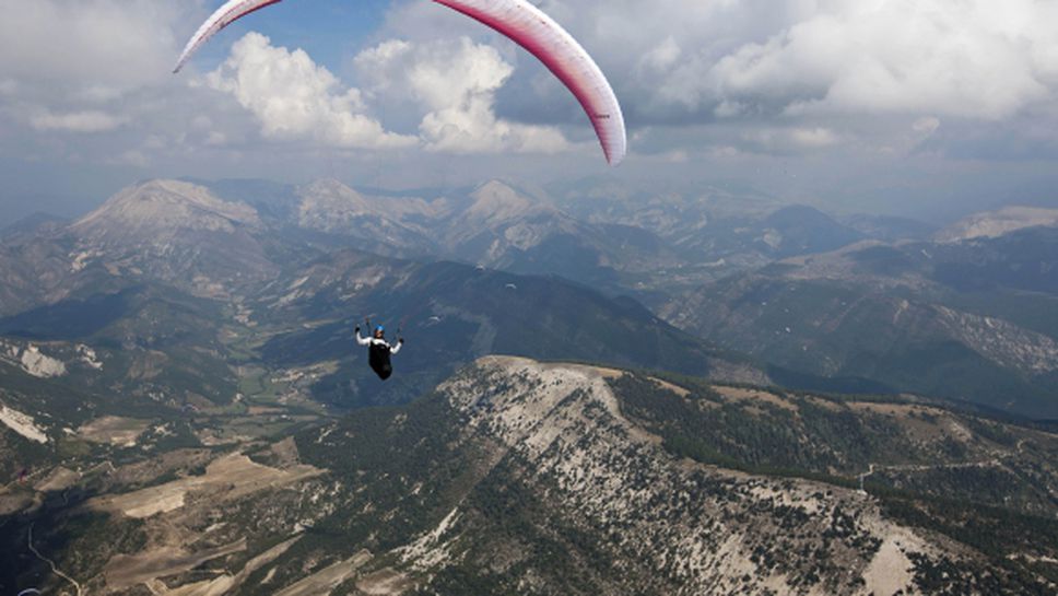 Българи атакуват европейски рекорд в парапланеризма