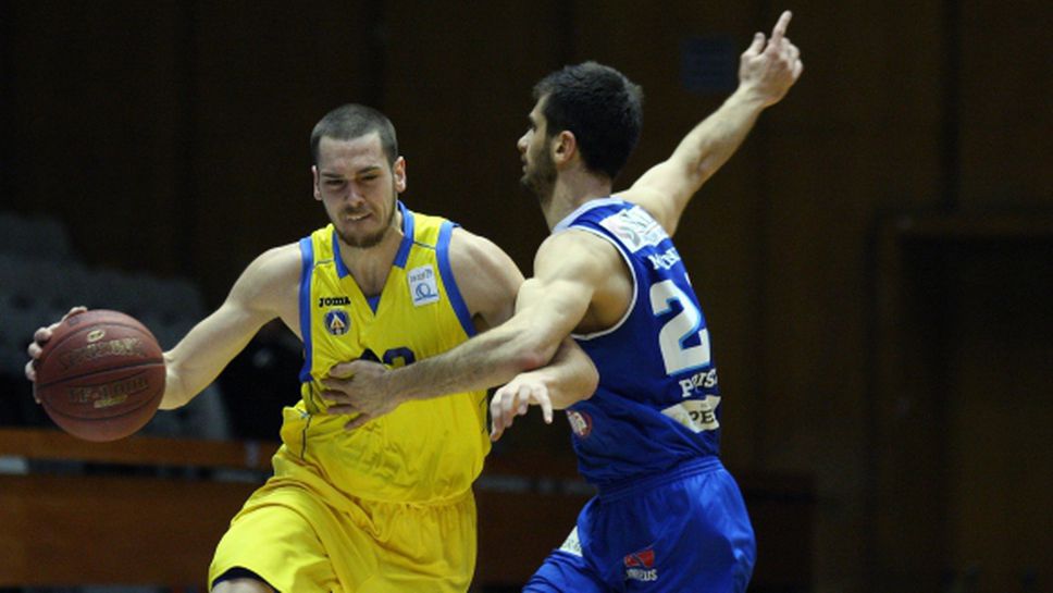 Маринов и Сигал изравниха финалите в Косово