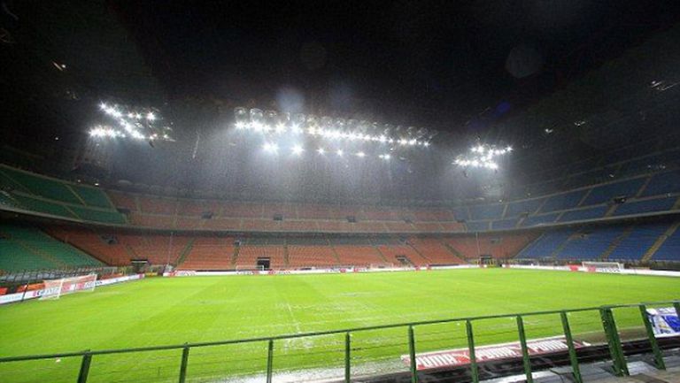 УЕФА недоволства от терена на "Джузепе Меаца"