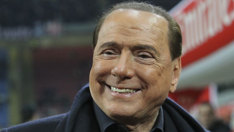 Берлускони надъхва играчите на Милан