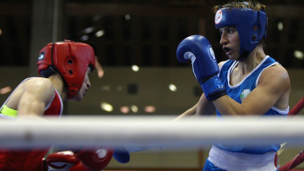 Стойка Петрова се класира за четвъртфиналите на световното по бокс