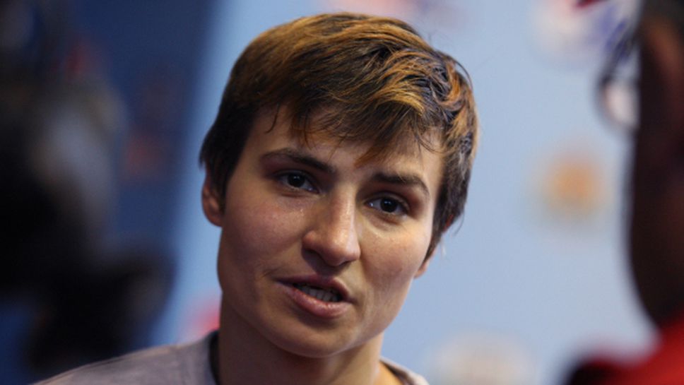 Стойка Петрова се класира за полуфиналите на Световното по бокс