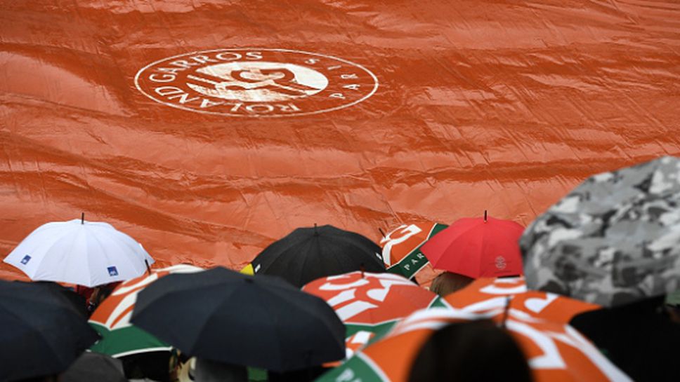Дъжд прекъсна мачовете в Париж