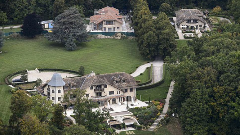 Къщата на Шумахер със затъмнени прозорци