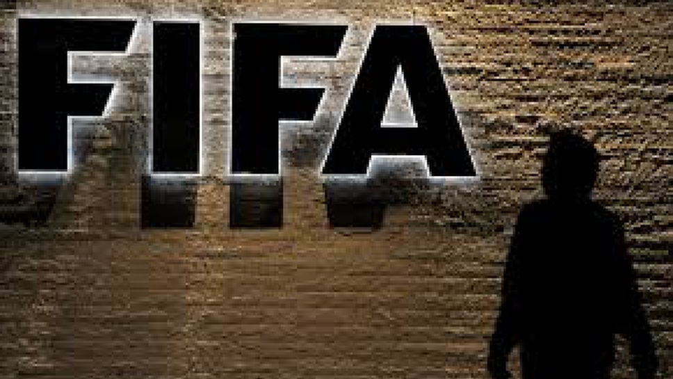 Интерпол издирва двама високопоставени сътрудници на ФИФА