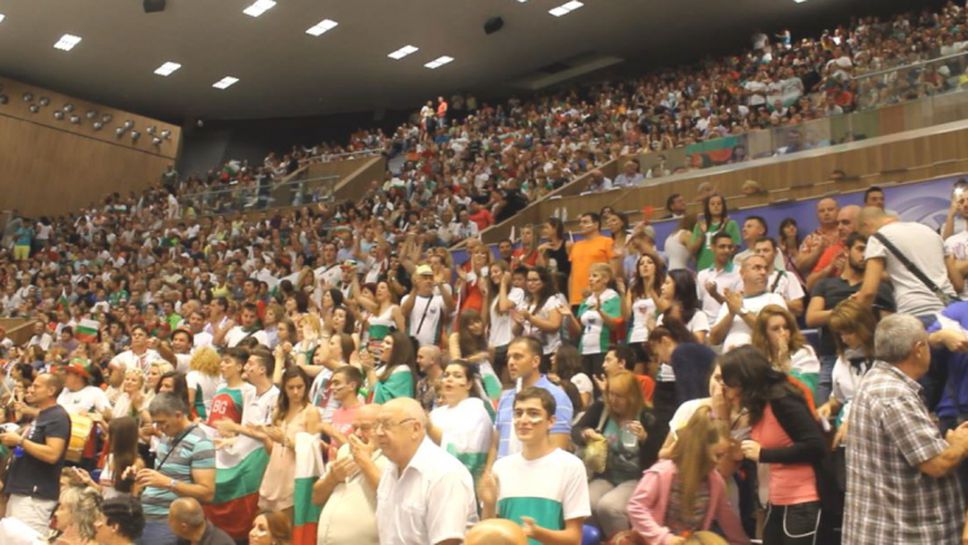 Пълна зала за финала във Варна