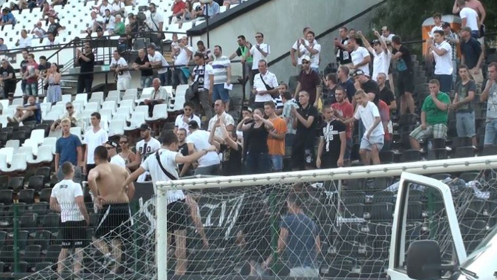 Радостта на феновете на "Славия"  при първия гол
