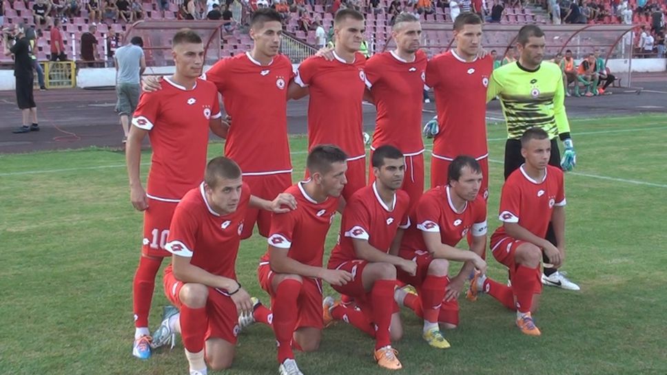 ЦСКА позира с новите екипи на "Армията"