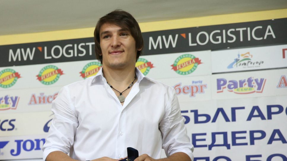 Даниел Александров изпревари други двама борци за спортист на април