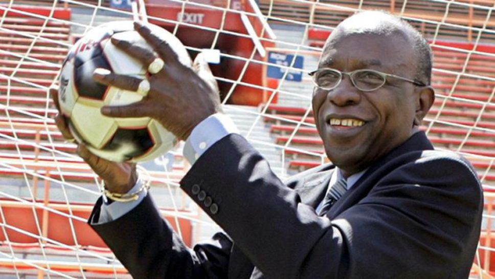 Бивш бос на ФИФА обвинен в кражба на 750 000 долара дарения
