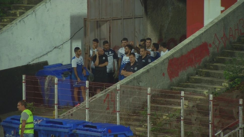 Футболистите на Ашдод напуснаха "Армията" под засилена охрана