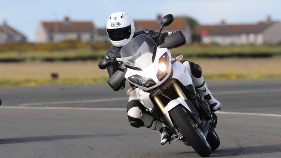 ARAI прeдстави новата каска RX-7V на легендарното ТТ състезание на остров Ман